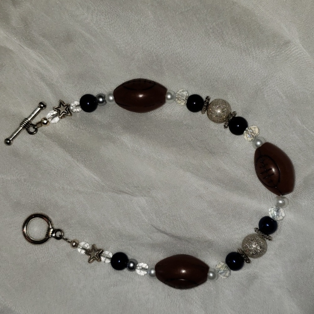 A football bracelet 🏈⭐🏈⭐ - Picture 1 of 3